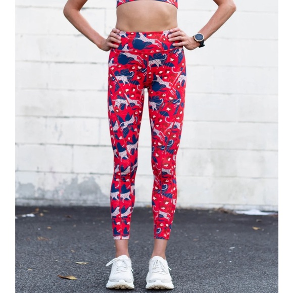 Runners Love Yoga Relay Active Hayley‎ Leggings Red Run Wild Print Size Small - Picture 1 of 10